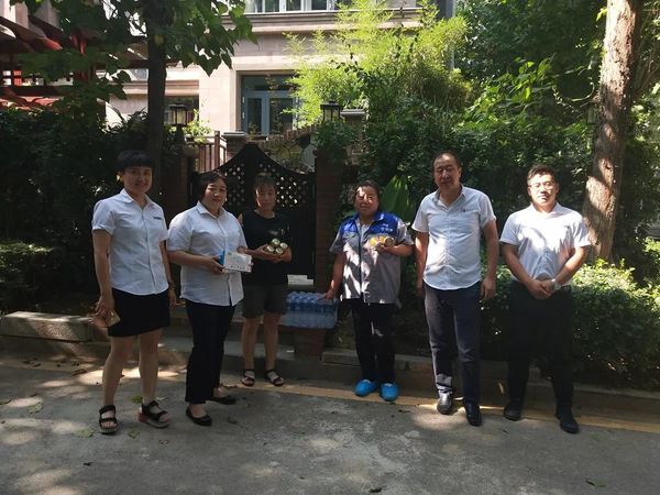 乾港集團(tuán)高層慰問一線員工 乾港集團(tuán)高層慰問一線員工